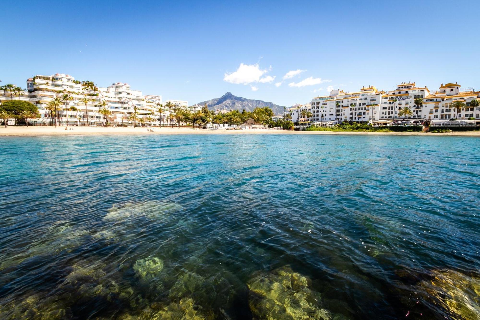 Marbella Banus Suites - Lily Playas Del Duque Banus Beach Apartment المظهر الخارجي الصورة